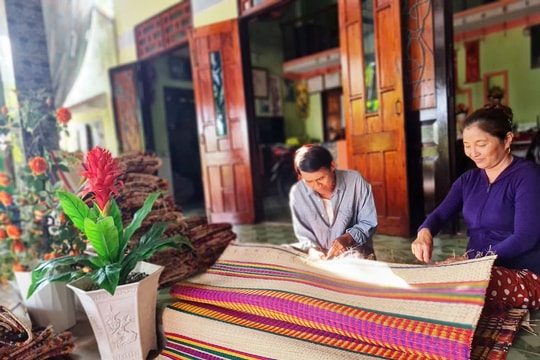 Làng chiếu truyền thống Bàn Thạch tìm cách phục vụ du khách