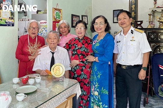 Chuyện tình yêu của người lính "đoàn tàu không số"