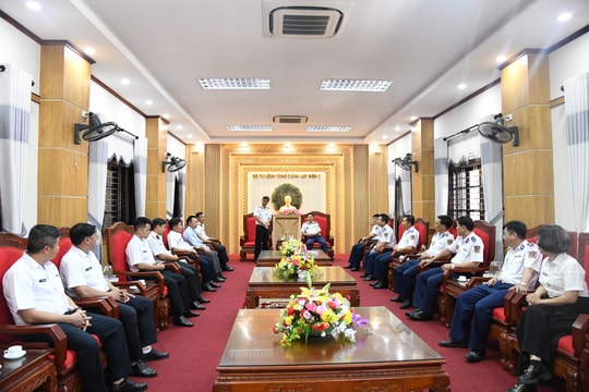 Công ty CP Tân Cảng Miền Trung thăm và giao lưu tại Bộ Tư lệnh Vùng Cảnh sát biển 2