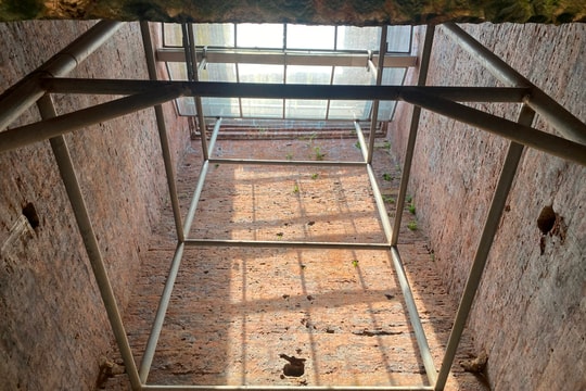 Băn khoăn với hệ thống trụ đỡ mái che tháp Chăm Chiên Đàn