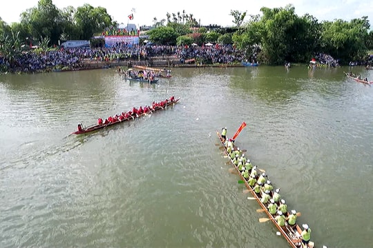 Giải đua thuyền truyền thống Phát thanh - Truyền hình Quảng Nam: Ngày hội miền sông nước...