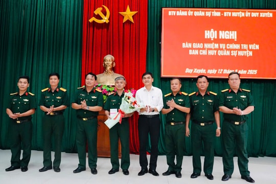 Duy Xuyên bàn giao nhiệm vụ chính trị viên