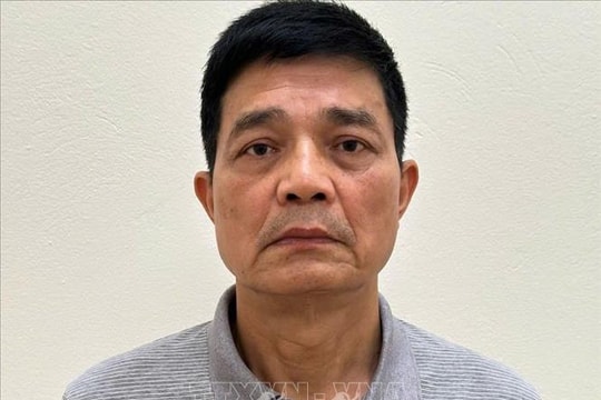 Bắt tạm giam nguyên Cục trưởng Cục An toàn thực phẩm cùng 4 đồng phạm