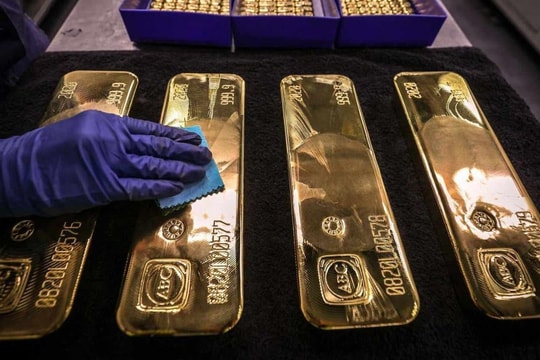 Giá vàng chiều nay 14/5/2025: Giá vàng trong nước giữ đỉnh 120 triệu, vàng thế giới vẫn trên mốc 3200 USD