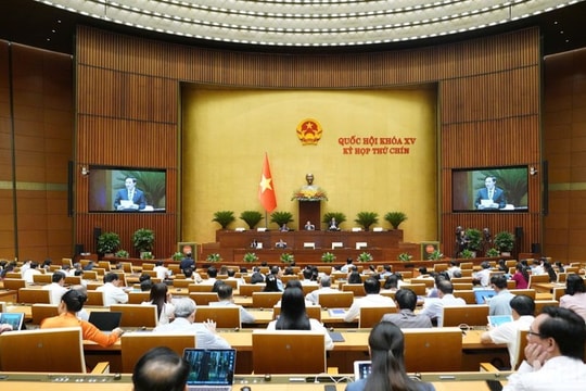 Quốc hội thảo luận ở hội trường về sửa đổi Hiến pháp năm 2013
