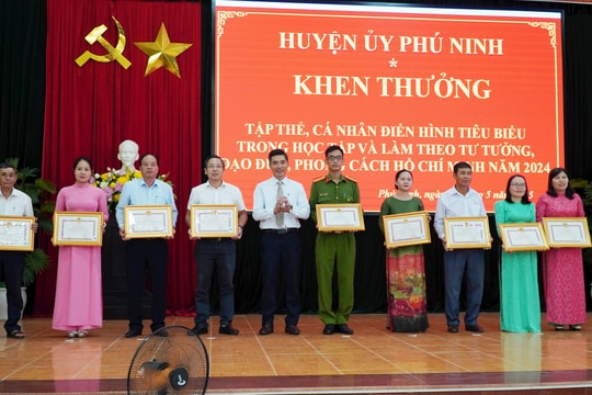Phú Ninh khen thưởng 21 tập thể, cá nhân tiêu biểu về học tập và làm theo Bác