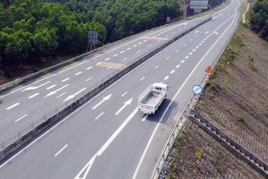Mở gói thầu xây lắp hơn 2.700 tỷ đồng đoạn cao tốc  La Sơn - Hòa Liên