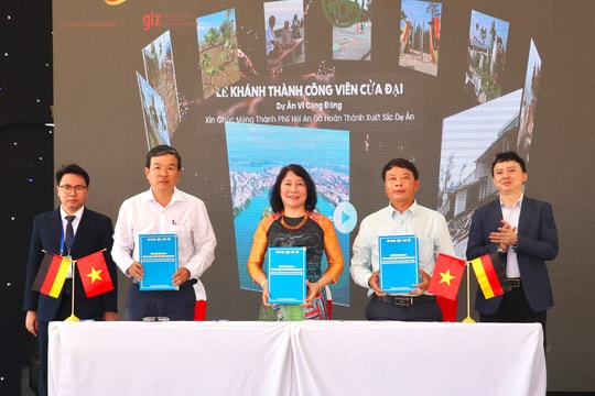 Bàn giao dự án hỗ trợ phòng chống xói lở bờ biển Cửa Đại