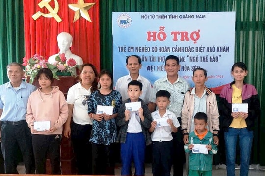 Hỗ trợ học sinh nghèo, hộ đặc biệt khó khăn tại Nam Giang và Đại Lộc