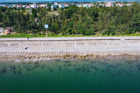 Thêm cơ hội phòng chống xói lở bờ biển Cửa Đại với hành lang xanh