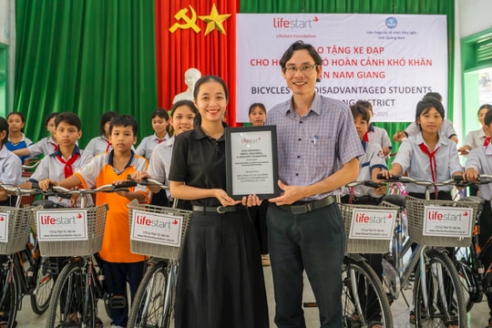 Lifestart Foundation tặng 37 xe đạp mới cho học sinh nghèo Quảng Nam