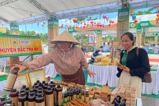 Hàng hóa hút khách tại hội chợ ở Tam Kỳ