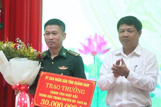 Thưởng nóng ban chuyên án vụ bắt giữ hơn 14kg ma túy từ Lào về Việt Nam