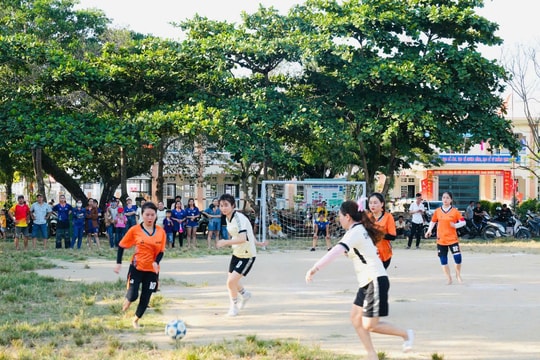 Duy Xuyên sôi nổi giải bóng đá công nhân chào mừng sinh nhật Bác