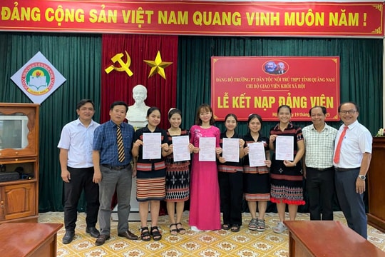 Kết nạp vào Đảng 5 học sinh Trường Phổ thông dân tộc nội trú THPT tỉnh Quảng Nam