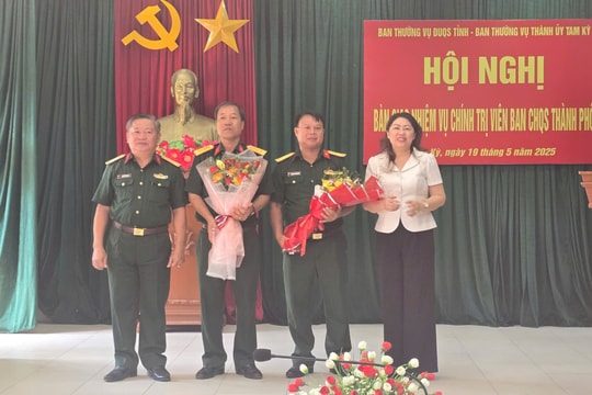 Bàn giao nhiệm vụ Chính trị viên Ban Chỉ huy Quân sự TP.Tam Kỳ