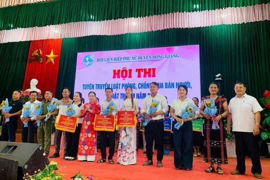 Phụ nữ Đông Giang thi tuyên truyền phòng chống mua bán người