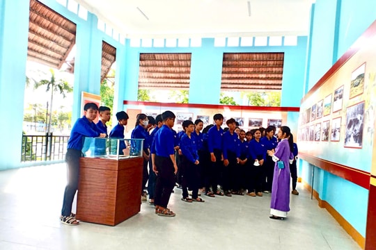 Trưng bày chuyên đề nhân kỷ niệm 60 năm Chiến thắng Núi Thành