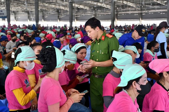 Công an Quảng Nam hỗ trợ góp ý sửa đổi Hiến pháp qua VNeID