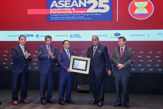 Thủ tướng Phạm Minh Chính được vinh danh là Nhà Lãnh đạo ASEAN tiêu biểu 2025