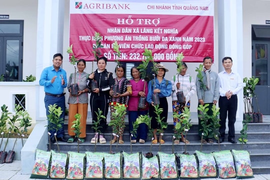Nghĩa tình Agribank Quảng Nam với xã Lăng