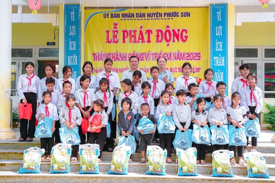 Phước Sơn trao 30 suất quà cho trẻ em có hoàn cảnh khó khăn