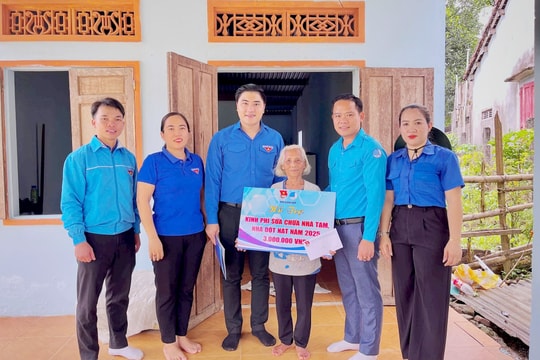 Tỉnh đoàn Quảng Nam trao kinh phí hỗ trợ xóa nhà tạm cho 8 hộ dân Bắc Trà My