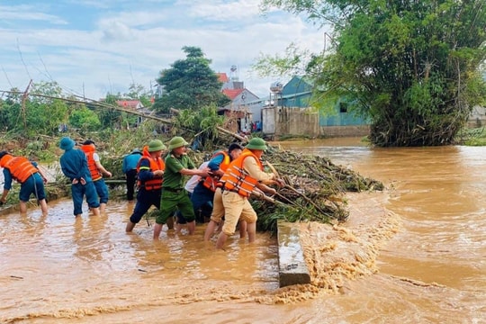 Thủ tướng yêu cầu tập trung ứng phó nguy cơ mưa lớn, sạt lở đất, lũ quét và chủ động phòng chống thiên tai