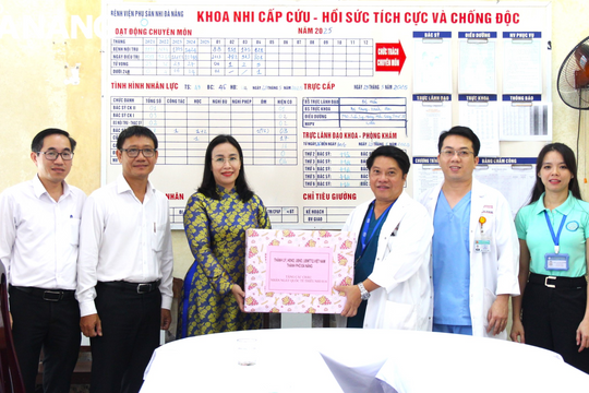 Lãnh đạo thành phố thăm bệnh nhi nhân ngày Quốc tế Thiếu nhi 1-6