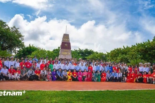 Đoàn Hội Nhà báo Việt Nam kết thúc chuyến công tác đặc biệt thăm Trường Sa