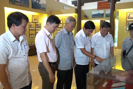 Đoàn Đại biểu Quốc hội tỉnh Quảng Nam qua các thời kỳ thăm Khu di tích lịch sử quốc gia đặc biệt Tân Trào