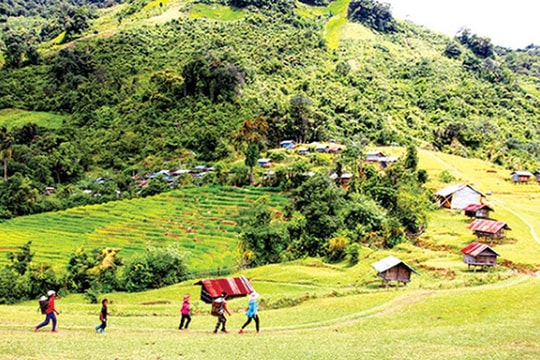 Tập trung triển khai chương trình phát triển kinh tế - xã hội vùng đồng bào dân tộc thiểu số và miền núi