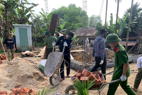 Đội Thanh niên xung kích Công an tỉnh triển khai thi công căn nhà thứ 25