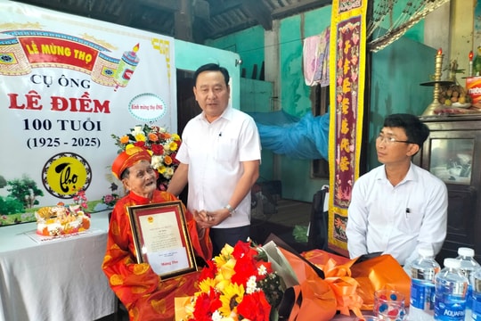 Phó Chủ tịch HĐND tỉnh Nguyễn Công Thanh thăm và chúc thọ người cao tuổi tại huyện Đại Lộc