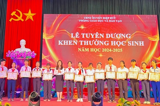 Hiệp Đức tuyên dương 304 học sinh tiêu biểu
