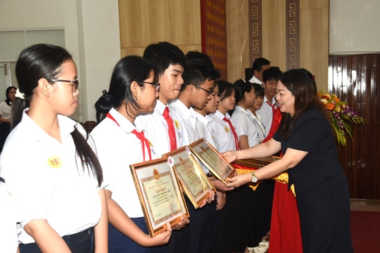 Tam Kỳ tuyên dương, khen thưởng 281 học sinh xuất sắc năm học 2024 - 2025