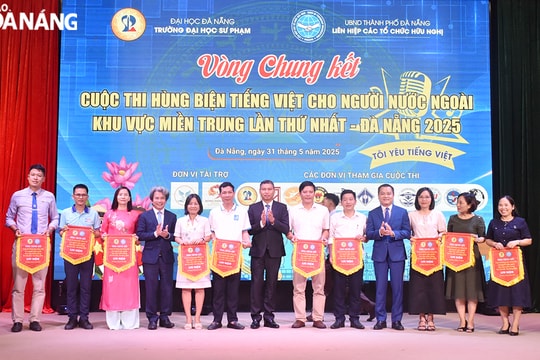 12 đội tranh tài tại cuộc thi hùng biện tiếng Việt dành cho người nước ngoài