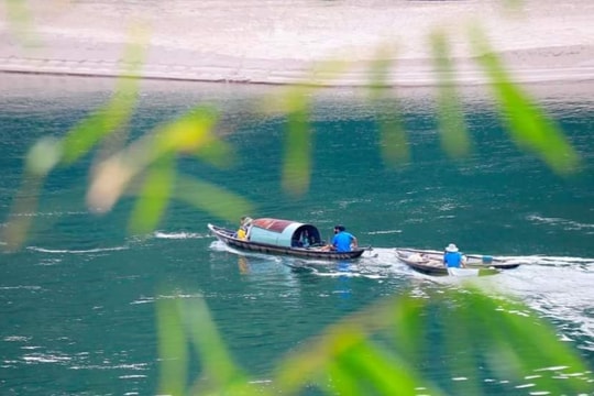 Dòng sông không đứt đoạn