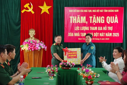 Thăm, động viên lực lượng vũ trang hỗ trợ xóa nhà tạm tại Nam Trà My, Bắc Trà My