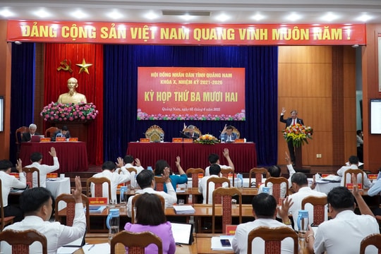 Cho thôi làm nhiệm vụ đại biểu HĐND tỉnh Quảng Nam đối với 2 cán bộ nghỉ hưu