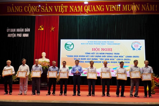 Phú Ninh khen thưởng 42 tập thể, cá nhân trong xây dựng đời sống văn hóa