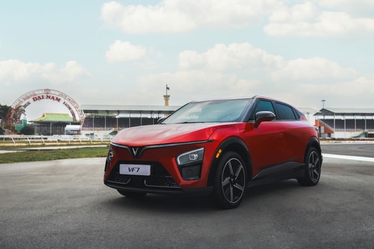 Mua xe VinFast ưu đãi gần 100 triệu đồng, người dùng tấm tắc “xe ngon, giá ngon”