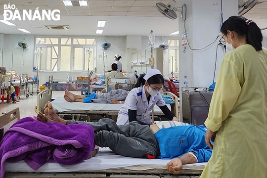 Sở Y tế Đà Nẵng phản hồi cử tri về tình trạng quá tải giường bệnh, thiếu thuốc