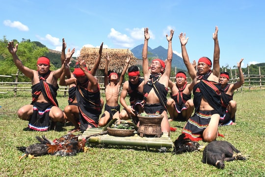 Người Co cầu mưa