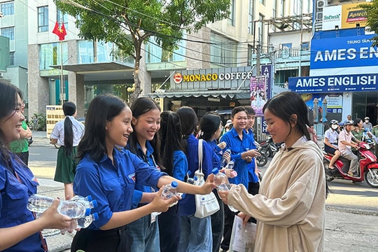 "Áo xanh" tiếp sức mùa thi