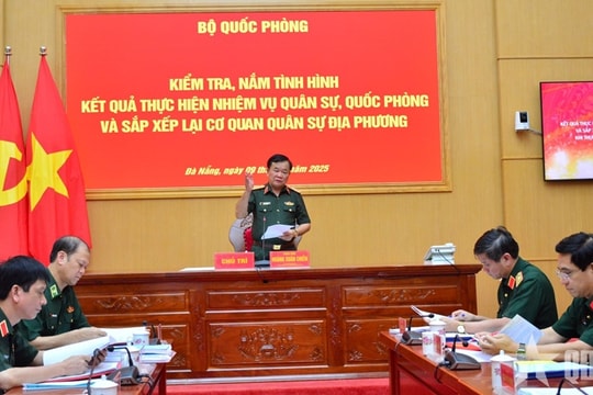 Thượng tướng Hoàng Xuân Chiến kiểm tra tại Bộ tư lệnh Quân khu 5