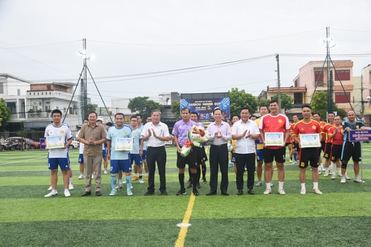 Sôi nổi Giải bóng đá tứ hùng chào mừng kỷ niệm 100 năm Ngày báo chí cách mạng Việt Nam tranh cúp Phú Long