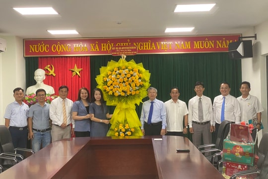 Phó Bí thư Thường trực Tỉnh ủy Nguyễn Đức Dũng thăm các cơ quan báo chí tại Đà Nẵng