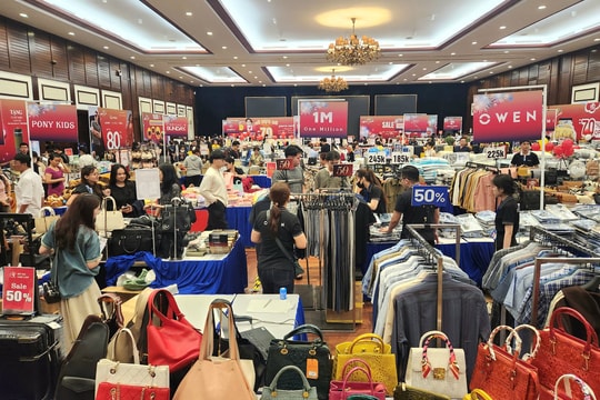 "Săn sale" tại Ngày hội khuyến mại hàng hiệu Đà Nẵng