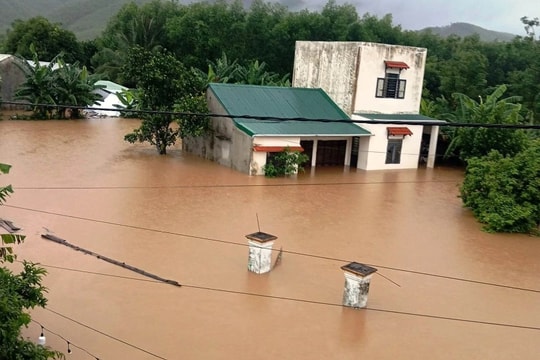 Mưa lũ lịch sử giữa mùa hè, Quảng Nam cấp tập ứng phó với ngập lụt, sạt lở